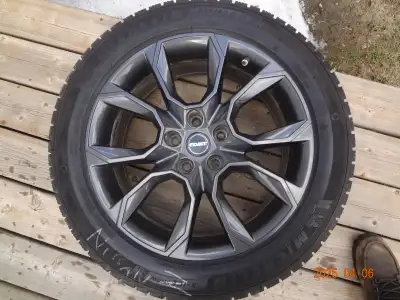Mags de marque FAST 18x8" Bolt circle 114.3mm...4.5po avec capteurs de pression Nissan Utilises 1 hi...