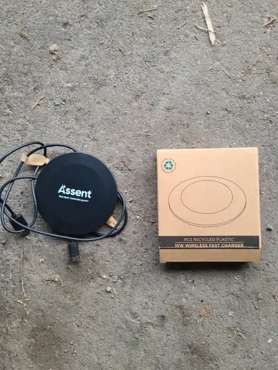 Wireless Fast Charger (Pickup near Algonquin College/Sportsplex), View more
