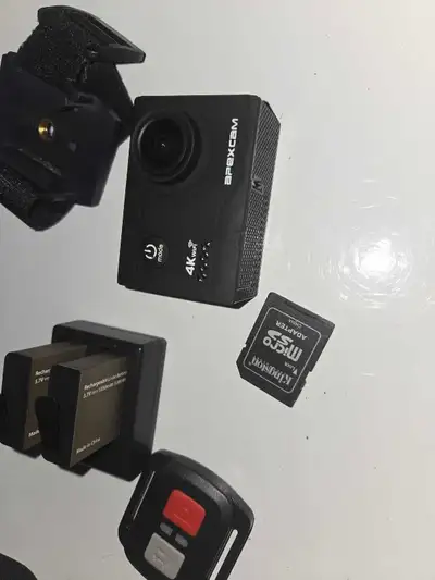 Je vends ma caméra d'action 4K, elle est en excellent état et parfaite pour capturer toutes vos aven...