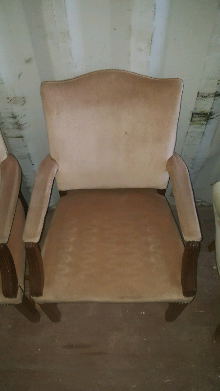 Pair of matching Vintage Chairs in Chairs & Recliners in Edmonton - Image 4