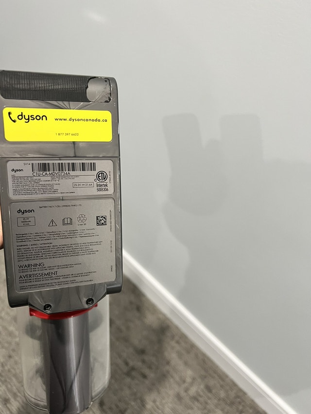Dyson V11 Needs new battery Vacuums Edmonton Kijiji