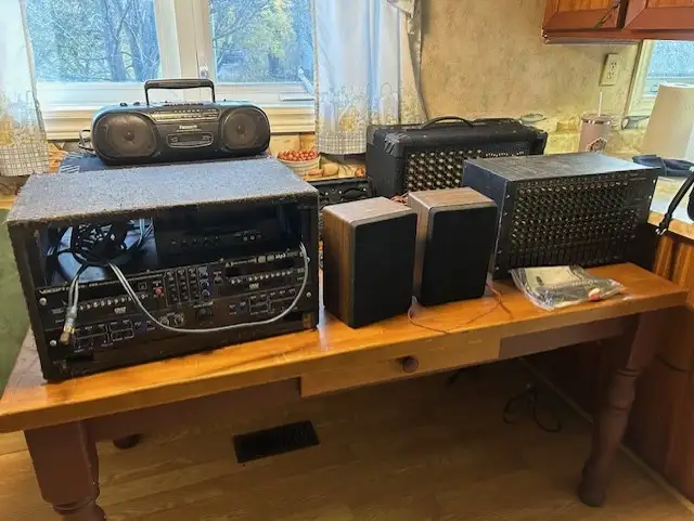 Older Music Equipment, Mixers, Speakers and More in Amps & Pedals in Markham / York Region - Image 6