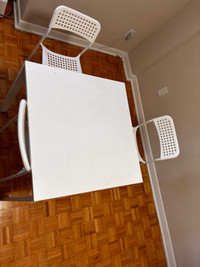 Table with 3 chairs 