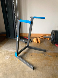 Dip station; freestanding stable stand for leg raises and dips
