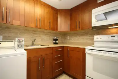 Furnished Room for Rent – All-Female House Near the University of Ottawa A furnished room is availab...