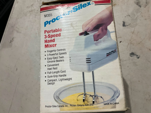 Proctor silex hand mixer new $10.00 in Processors, Blenders & Juicers in Bedford - Image 2