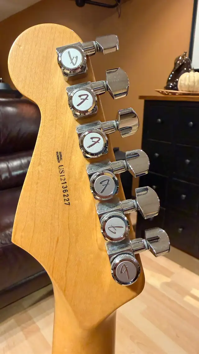 2012 Fender American Standard Stratocaster - Mint w/ Upgrades (S in Guitars in Ottawa - Image 3