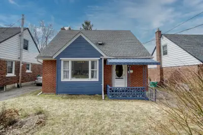 Available June 1st! Walk to WRHN @Queen's Blvd (St. Mary’s Hospital), groceries, and shops! Rent thi...