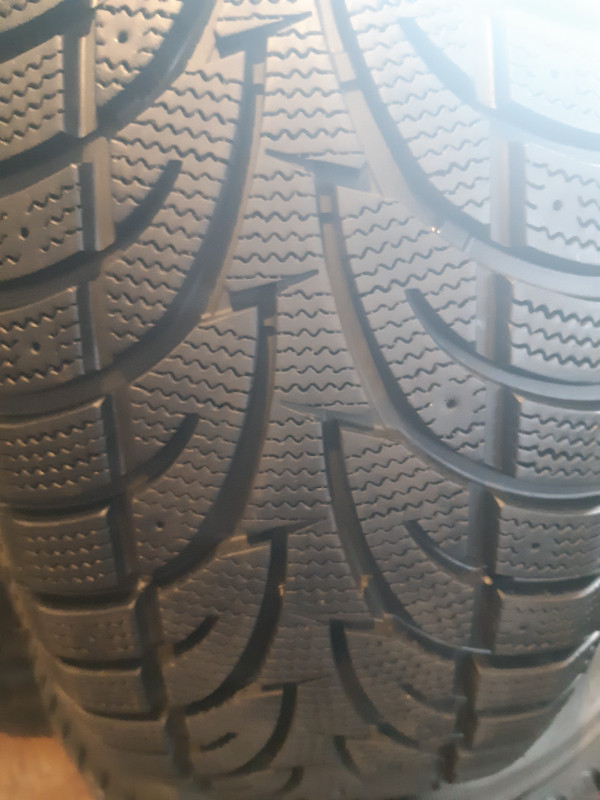 (4) 225-55-18 Sailun Ice Blazer WSTI snow tires "LIKE NEW" in Tires & Rims in London