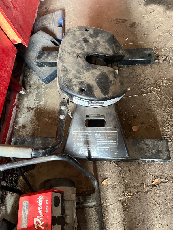 HiRise conversion fifth wheel hitch for center bed mount RVs & Motorhomes Edmonton Kijiji
