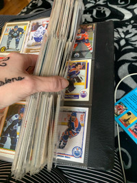 Large assortment of hockey cards 80s/90s/upper deck and more !