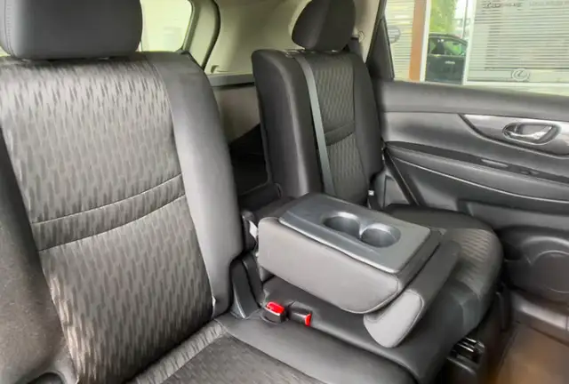 2018 Nissan  rogue AWD Beautiful in Cars & Trucks in Winnipeg - Image 10