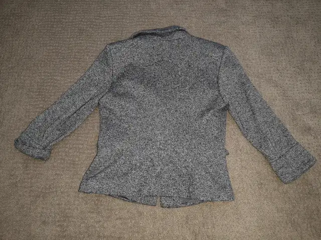 VERO MODA Women 3/4 Blazer / Dress Suit Jacket - Size 8 Medium in Women's - Tops & Outerwear in Calgary - Image 6