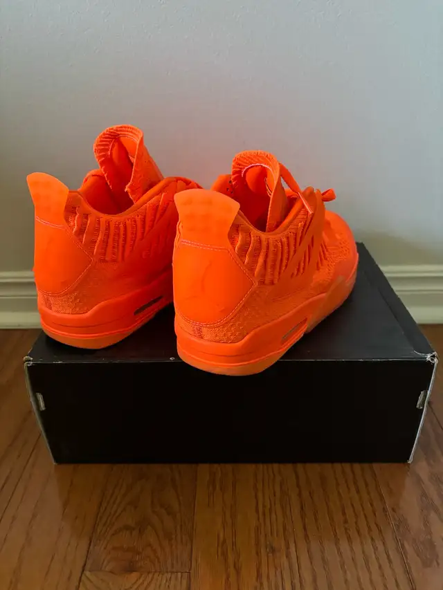 Air Jordan 4 Retro in Men's Shoes in Mississauga / Peel Region - Image 5