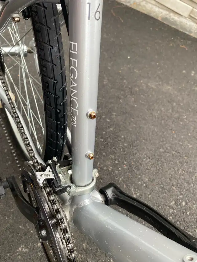 Vélo Bike DCO Élégance 701 comme neuf in Cruiser, Commuter & Hybrid in Laval / North Shore - Image 6