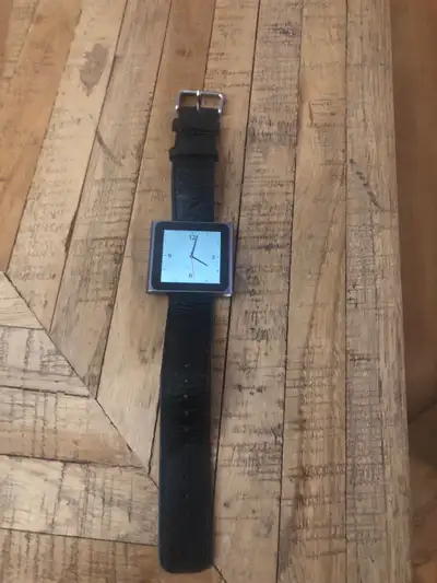 Je vends mon Apple iPod en bon état. C'est un lecteur de musique et plus encore ! Il est doté d'un é...