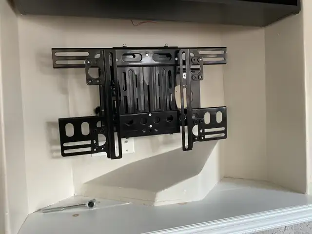 Support mural articulé pour téléviseur in Video & TV Accessories in Québec City - Image 2