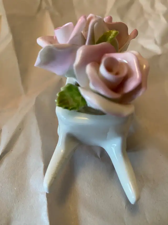 Coalport Bone China Figurine in Arts & Collectibles in Mississauga / Peel Region - Image 4