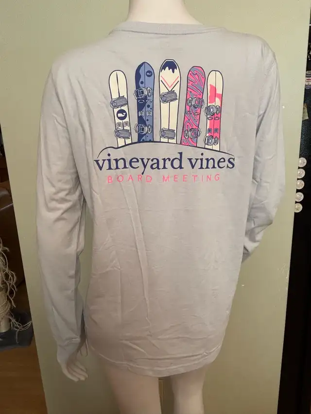 NWT Vineyard Vines Women's L BoardMeeting Snowboarding LS Tee in Women's - Tops & Outerwear in Kitchener / Waterloo - Image 3