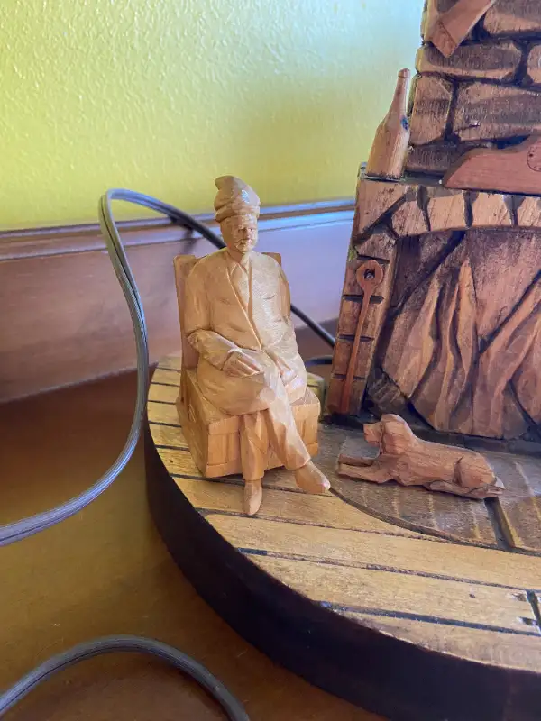 Vintage Hand-Carved Wood Lamp by Quebec Artisan Gerard Fortin in Arts & Collectibles in Oshawa / Durham Region - Image 7