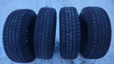 Toyo Observe GSI-5 winter tire for a Nissan Frontier or Pathfinder. 245/75-R16. Used for 3 seasons w...