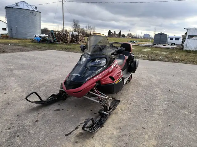 MOTONEIGE ARTIC CAT TZ1 LXR GRAND TOURING 4 TEMPS in Snowmobiles in Trois-Rivières - Image 2