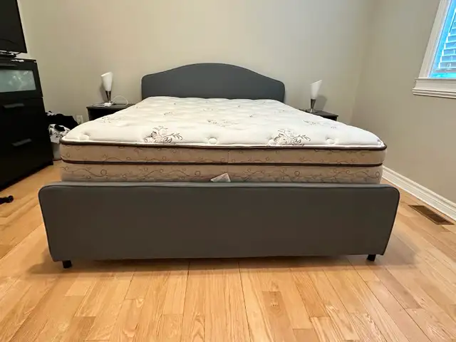 Queen Bed Set in Beds & Mattresses in Longueuil / South Shore - Image 5