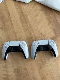 Ps5 controllers (almost new)