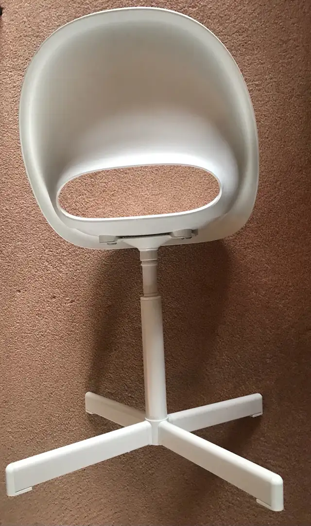 Kids desk chair in Chairs & Recliners in Oshawa / Durham Region - Image 3