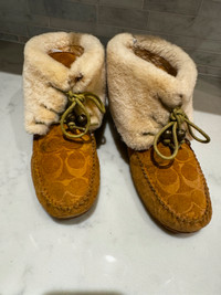 Women’s fur booties