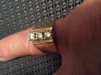 Lady’s 3-stone diamond ring