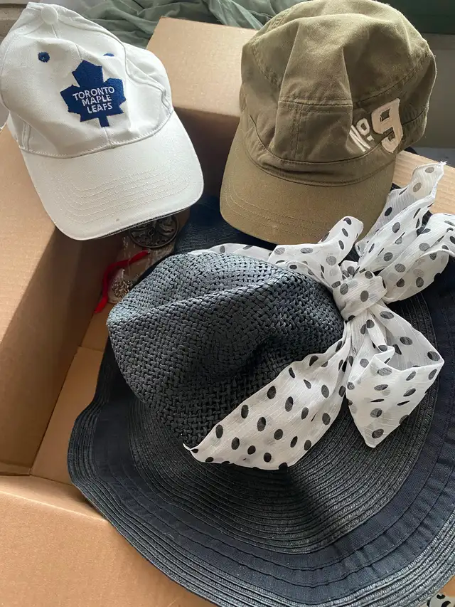 Moving sale- clothes and shoes in Multi-item in City of Toronto - Image 4