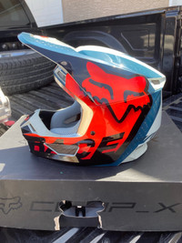 New fox motorcycle helmet worn for 20 minutes. 