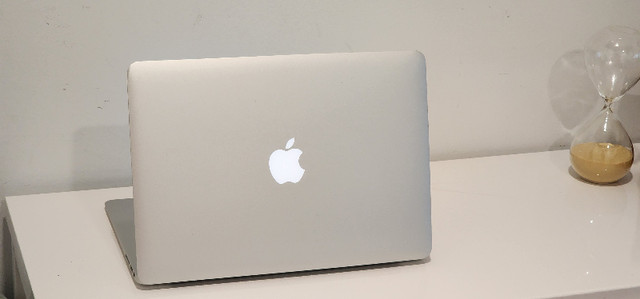 High-Performance 2015 MacBook Air 13" – 8GB, Core i7 in Laptops in Burnaby/New Westminster - Image 3