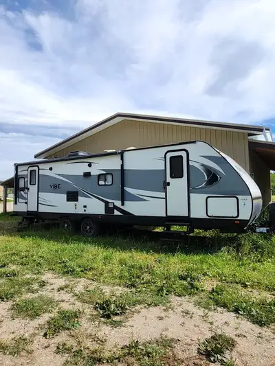 Forest River Holiday Trailer 2017 Model Vibe 277 RLS Stoc# RV3221 Clean, Excellent Shape, no smoking...