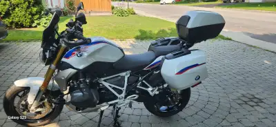 Moto en excellente condition, seulement 8500 km, tout les options BMW et beaucoup plus. Raison pour...