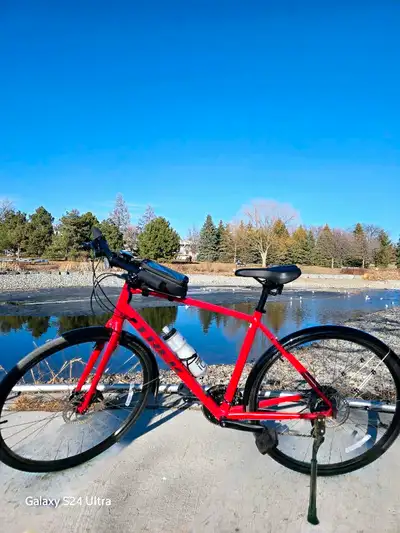 Trek FX 2 Disc (2023), View more