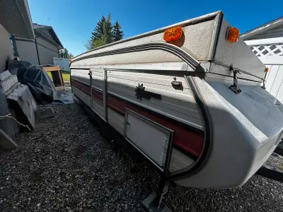 1978 Bonair camper tent trailer In good condition - some tears in screen and canvas that have been r...