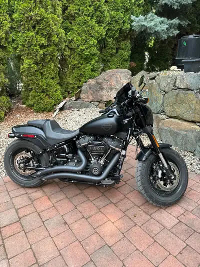 2020 Harley-Davidson Fat Bob 114 - 11400 km • Fully Blacked-Out: A sleek, aggressive look that deman...