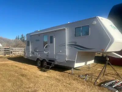 Top of the line Canadian built 4 season 5th wheel. Well insulated trailer with heated holding tanks...