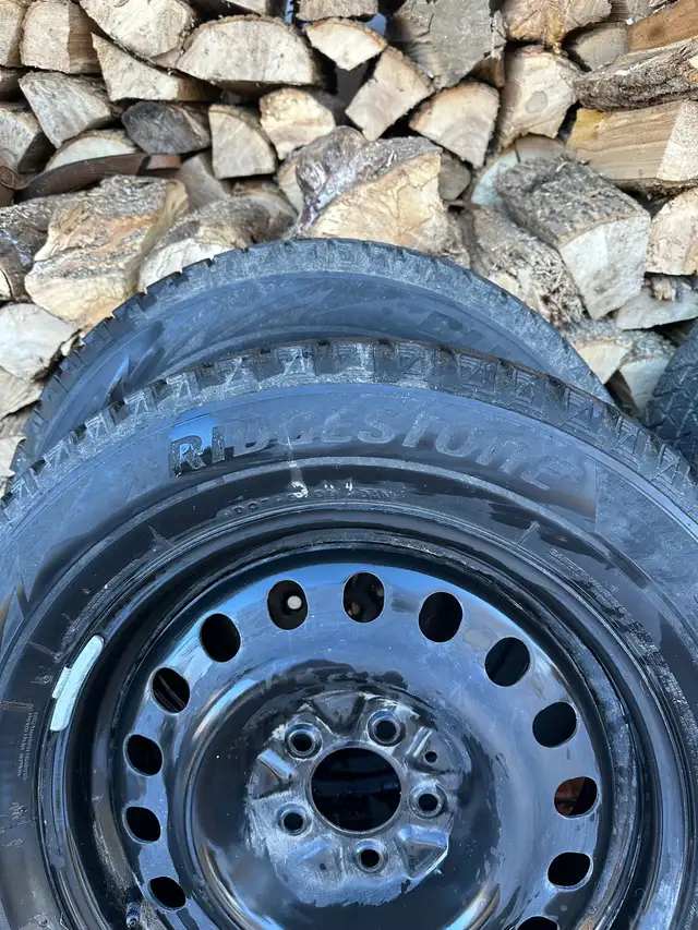 Winter Bridgestone Blizzak Tires 225/R60 17 in Tires & Rims in Renfrew - Image 3