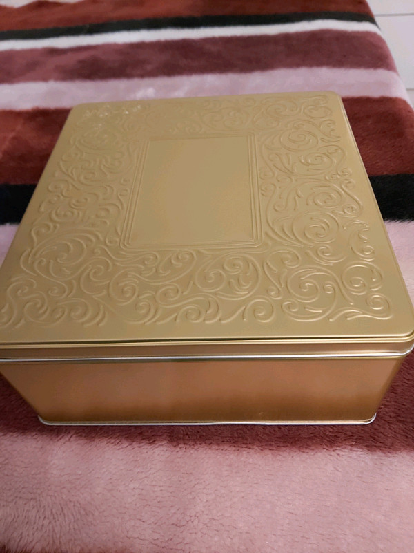 Gold Empty Tin Box- craft, wedding, money box, storage dans Art et objets de collection  à Ville de Toronto
