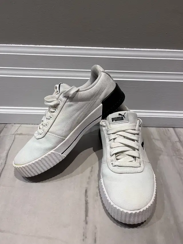 Women’s White Puma Shoes  in Women's - Shoes in Hamilton - Image 3
