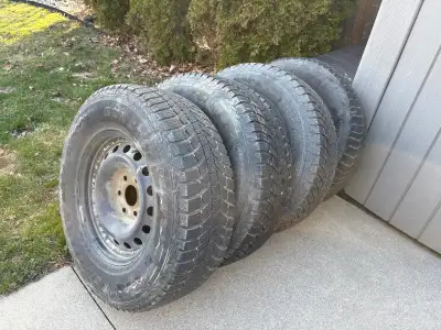 4 General grabbers on winter rims used for 3 months 265/70/R17 Barley used