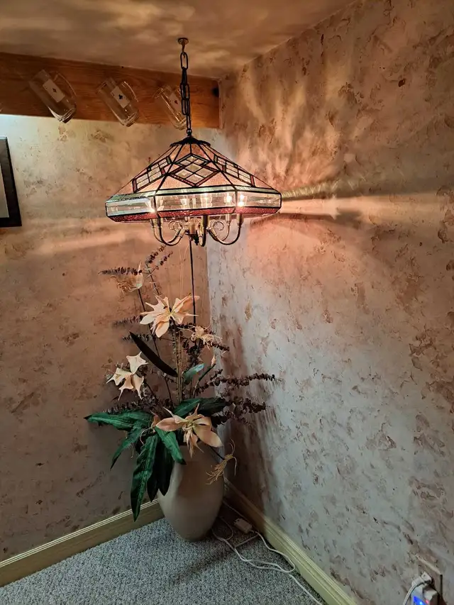 STAINED GLASS CHANDELIER in Indoor Lighting & Fans in Owen Sound - Image 4