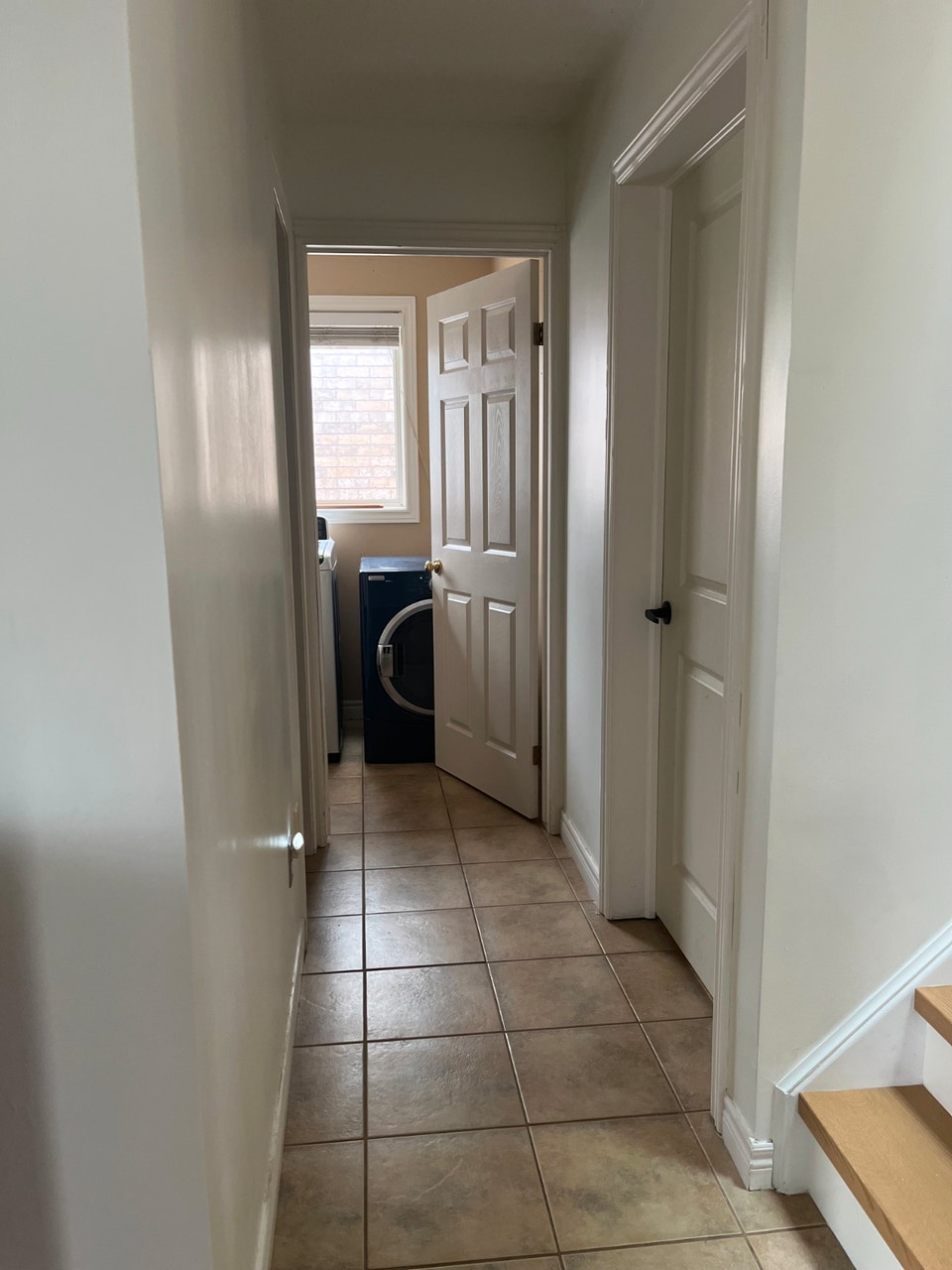 Private Bedroom for rent for Female Professional - November 1st 2