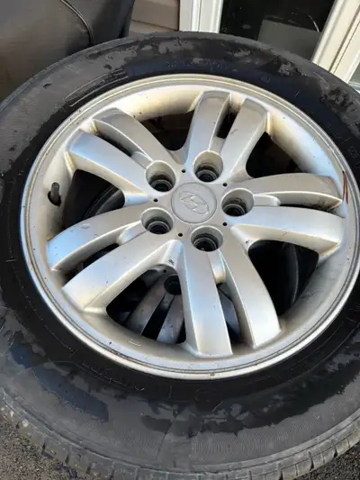 205/65/r16 Motomaster tires on rims. Bought last night but they don’t fit my car. Just trying to get...