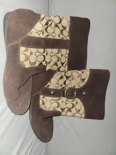 Brown boots, View more