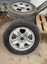 Snow tire with rims