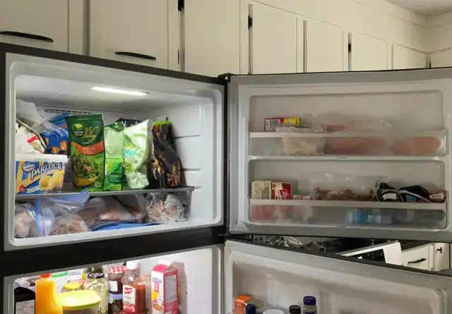 Réfrigérateur- Frigidaire Gallery in Refrigerators in Laval / North Shore - Image 4